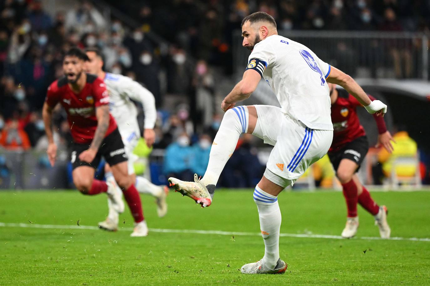 Fotos: Todas las fotos del partido Real Madrid - Valencia CF en el Bernabéu