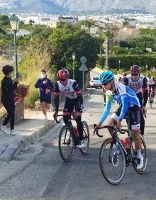 Imagen secundaria 2 - Los ciclistas del UAE Emirates, a su regreso al lugar de concentracion. 