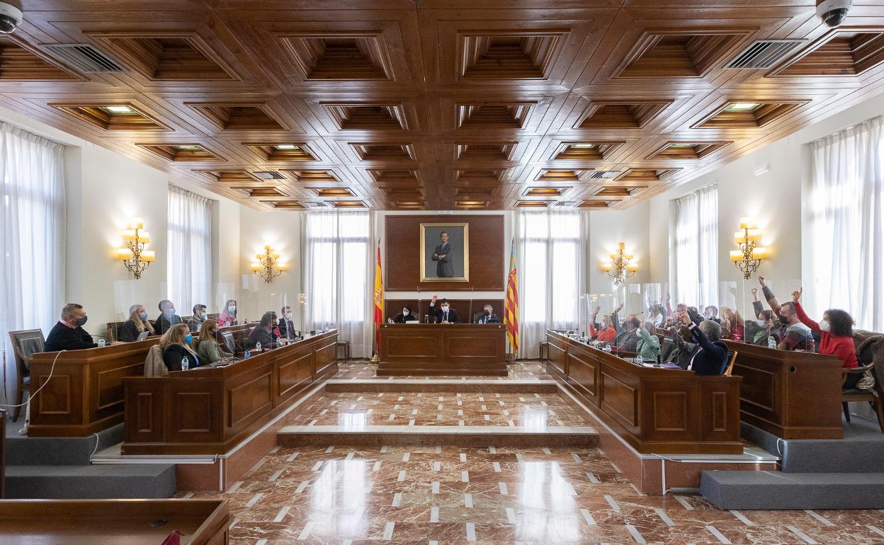 Momento del pleno en que se han aprobado los presupuestos de Gandia de 2022.