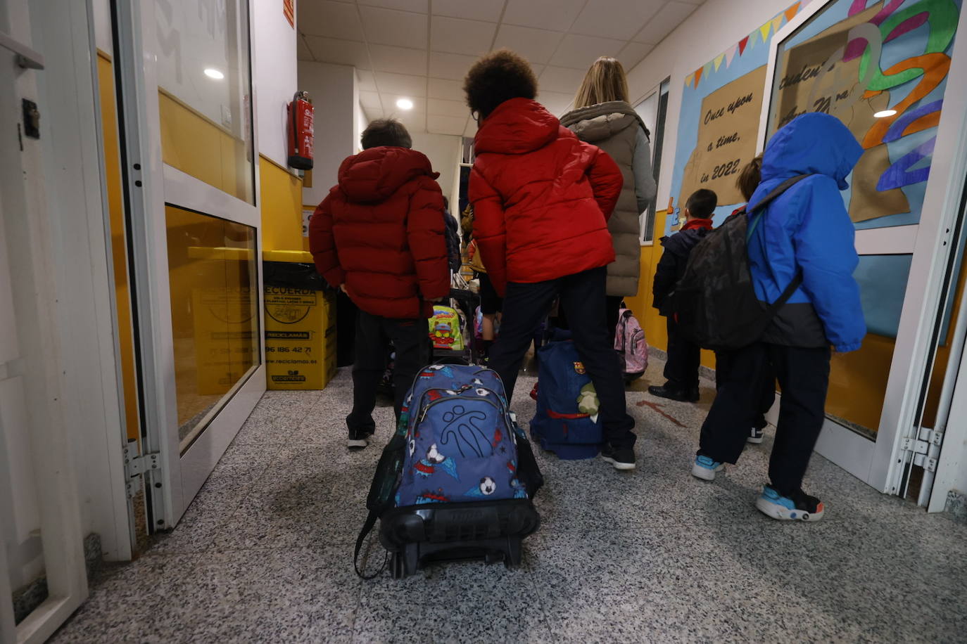 La vuelta al cole de los niños en Valencia tras las vacaciones navideñas se ha producido con normalidad y con un nuevo protocolo de actuación en caso de que se detecten contagios. 