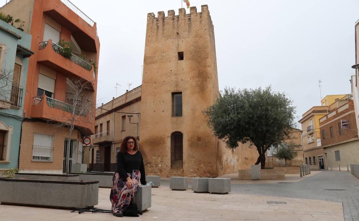 La concejala de Hacienda, María José Hernández, en la plaza de la Torre. 