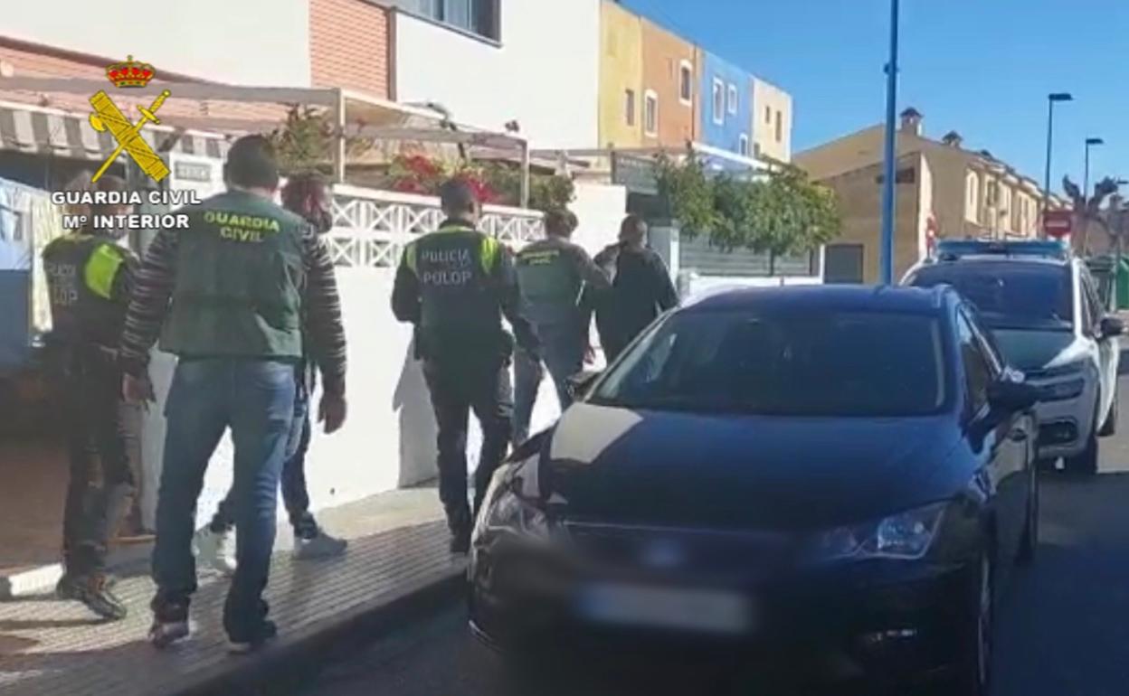 Imagen del momento de la detención del sospechoso