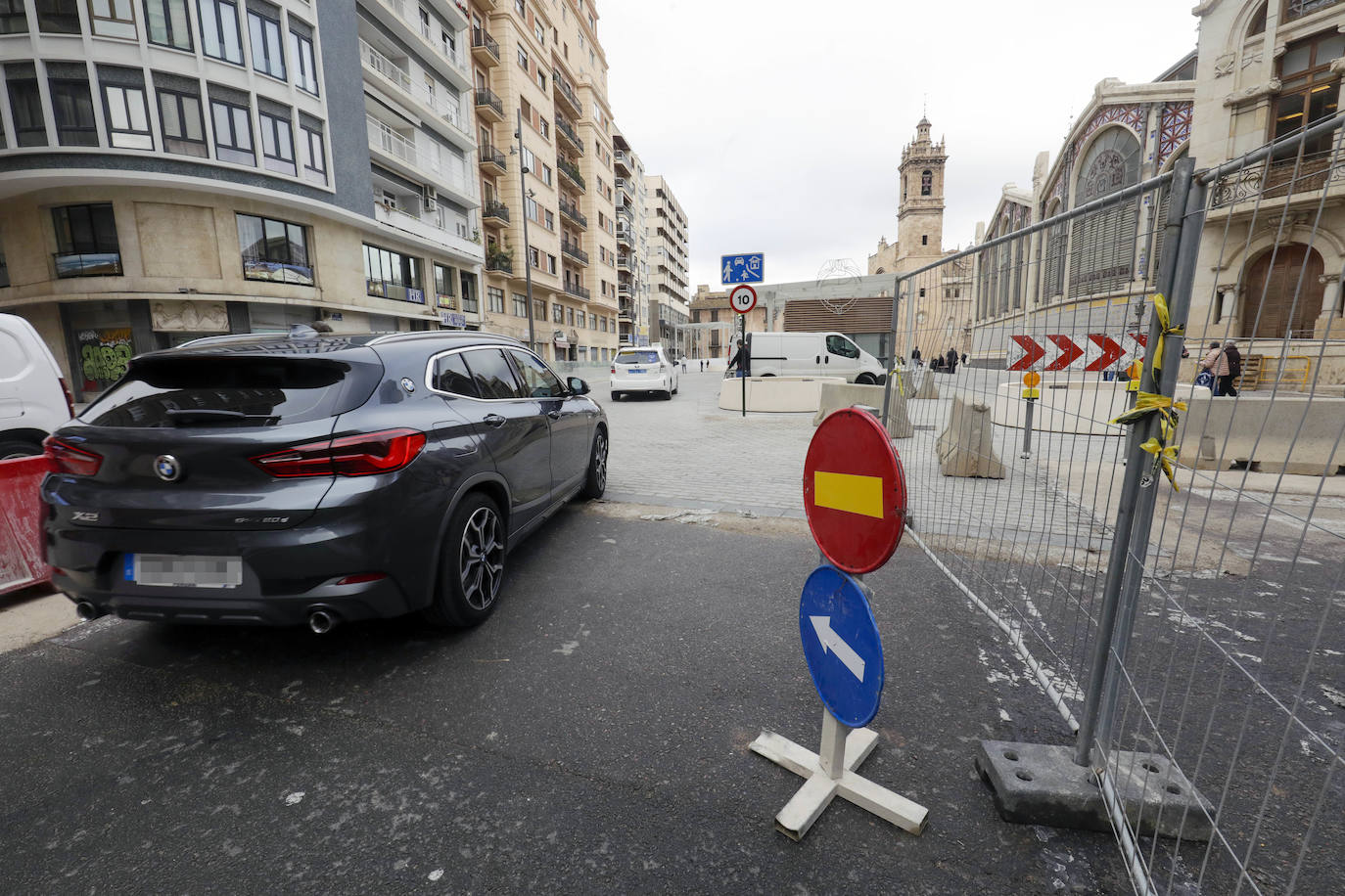 Fotos: La plaza de Brujas de Valencia se reabre al tráfico