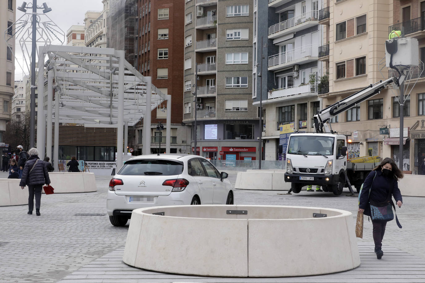 Fotos: La plaza de Brujas de Valencia se reabre al tráfico