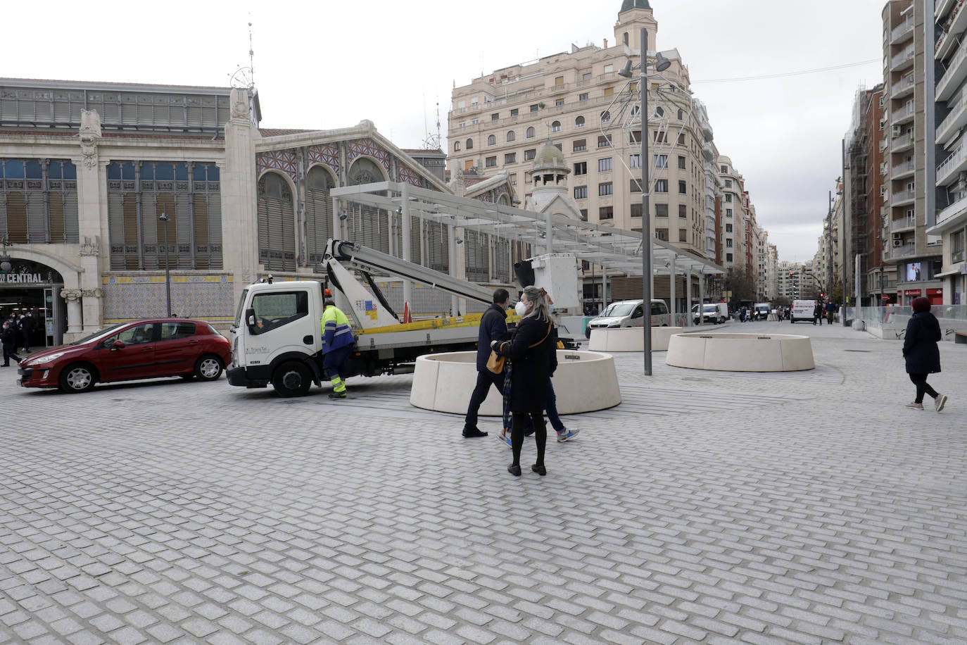 Fotos: La plaza de Brujas de Valencia se reabre al tráfico