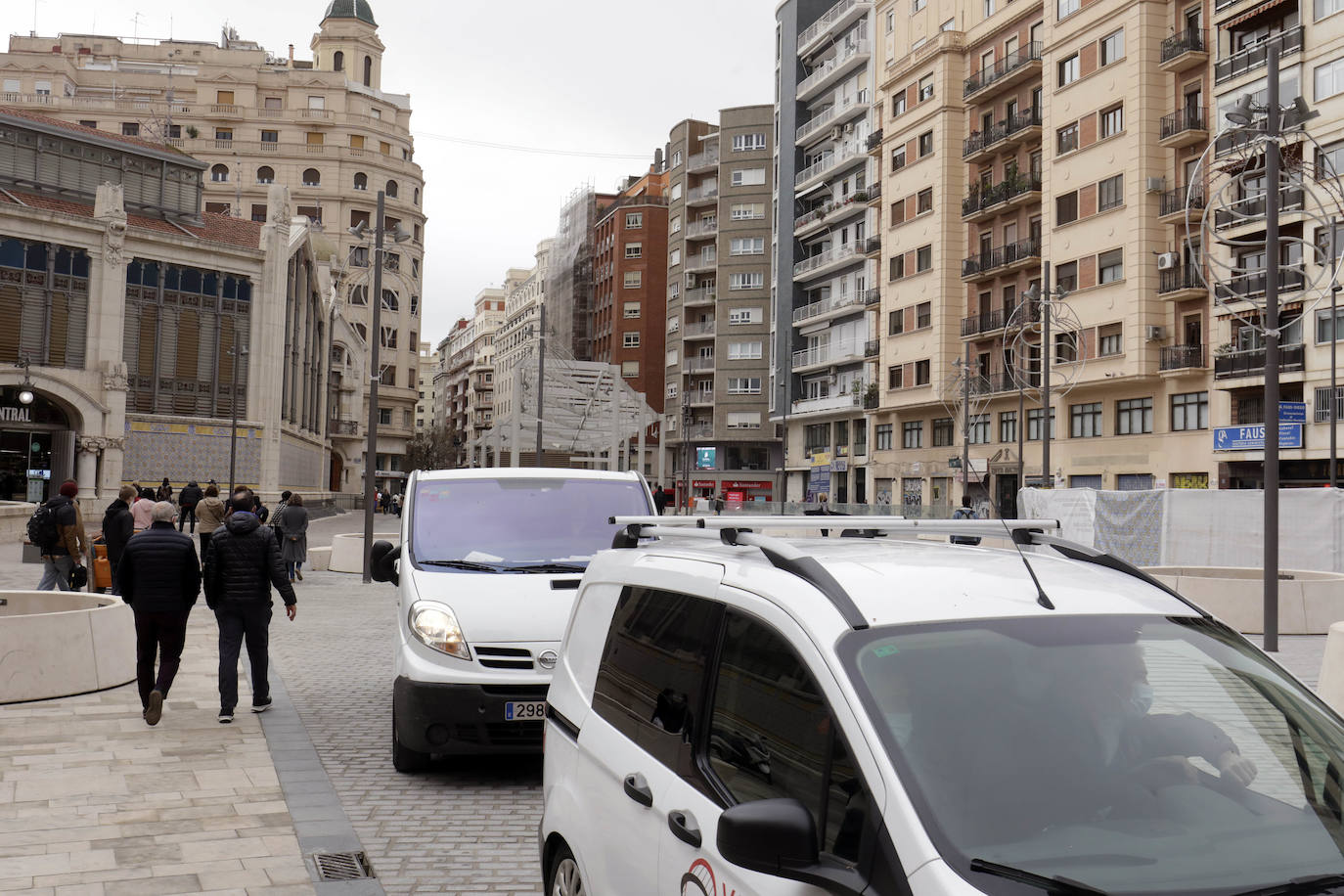 Fotos: La plaza de Brujas de Valencia se reabre al tráfico