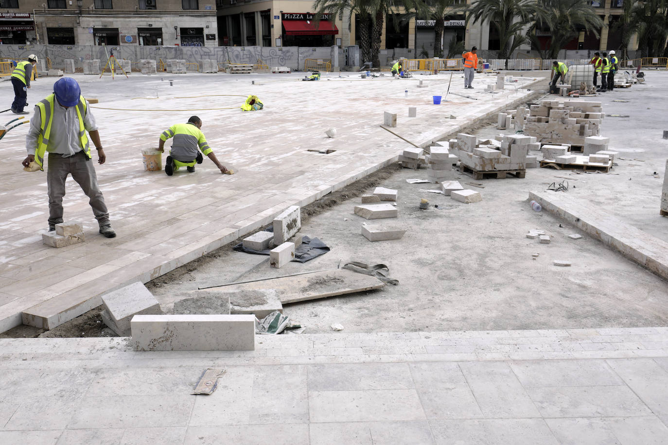 Fotos: Destapan la zanja para seguir con los trabajos de los restos arqueologicos en la plaza de la Reina de Valencia