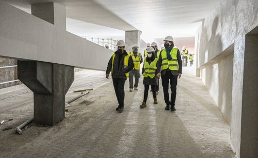 Visita de Grezzi a las obras del aparcamiento de la plaza de la Reina. 