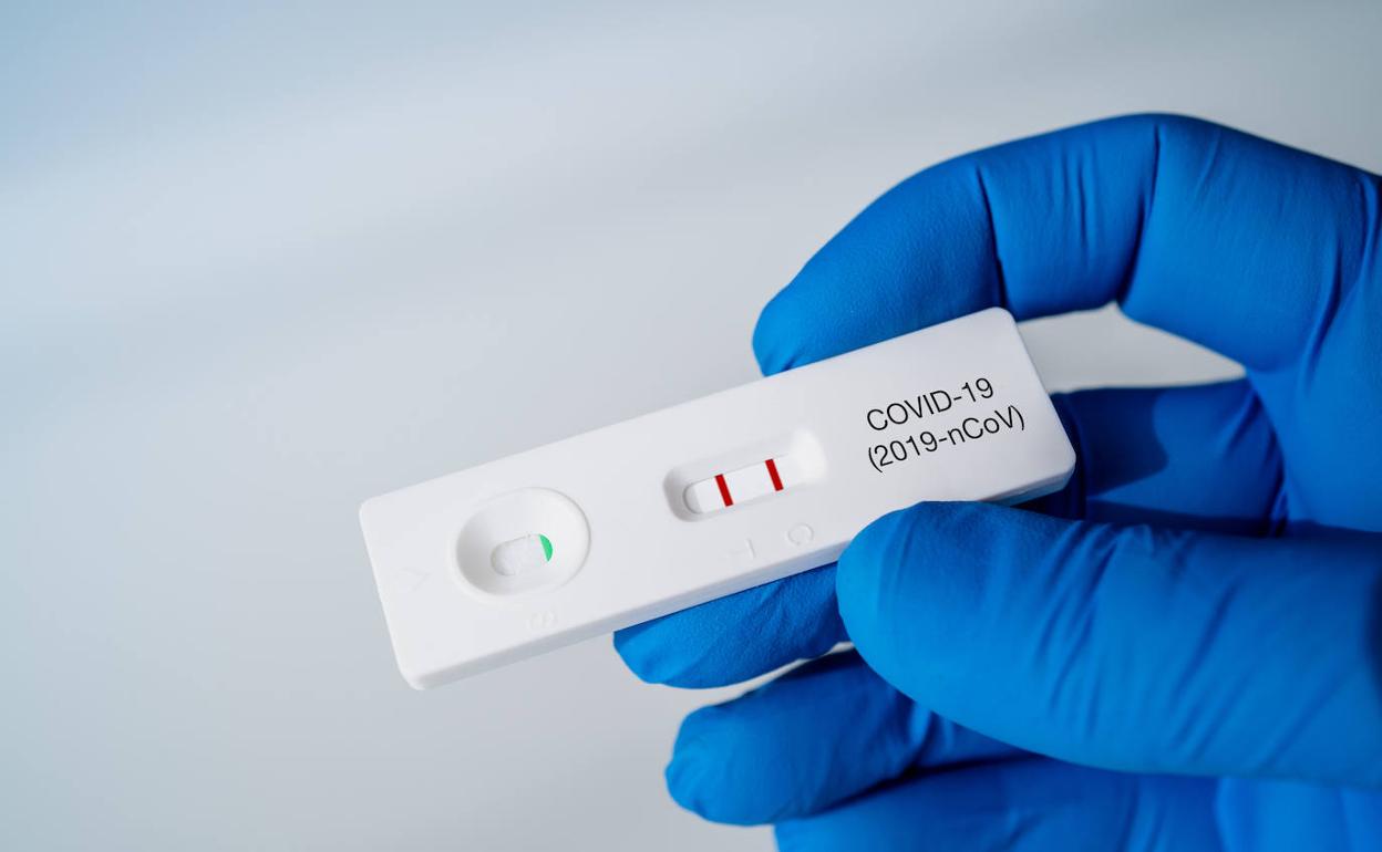 Test de antígenos con resultado positivo. 