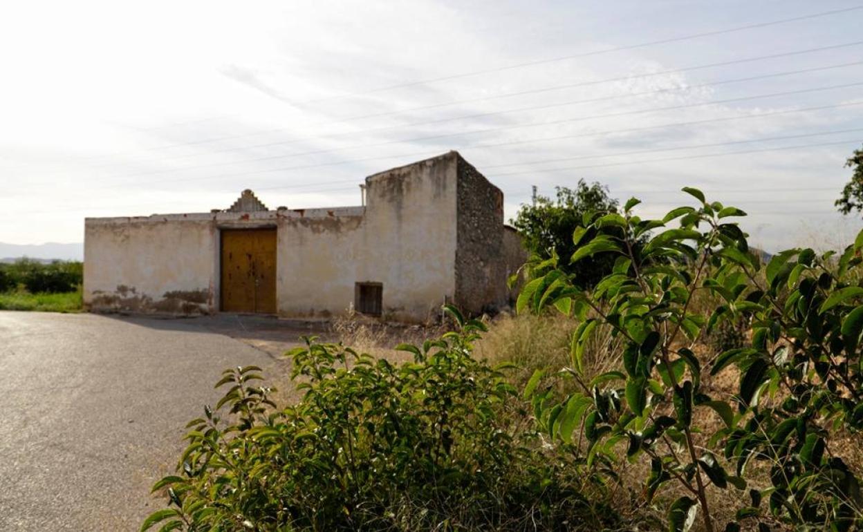Edificio en la huerta en término de la Pobla de Vallbona. 