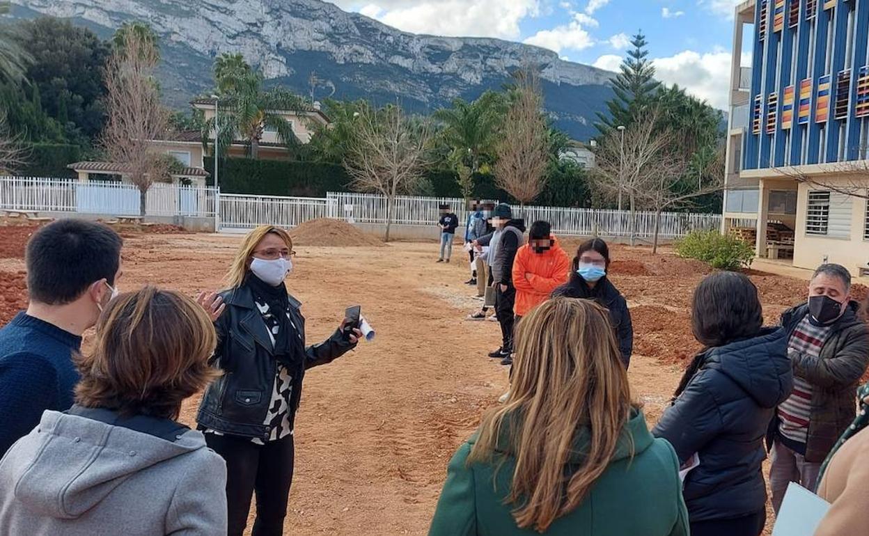 Zona donde se prepara el jardín sostenible en el IES Sorts de la Mar de Dénia. 