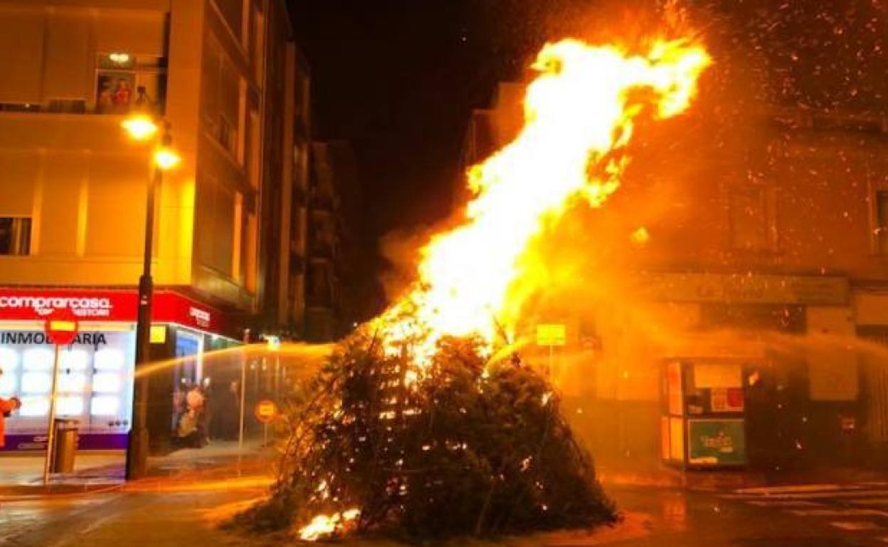 La hoguera de Sant Antoni en Torrent. 