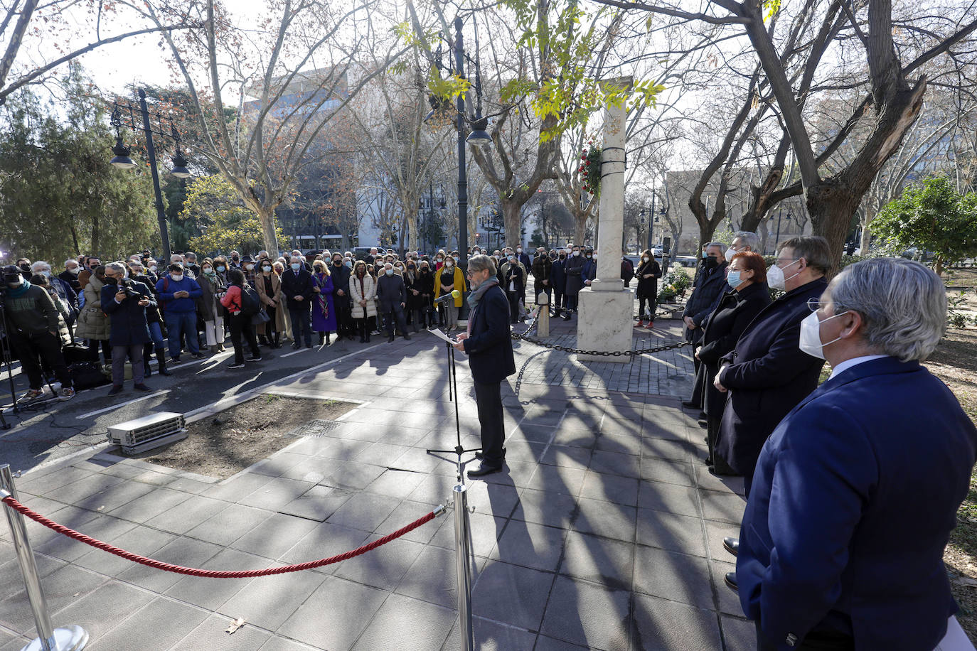 La sociedad valenciana ha rendido homenaje al profesor Manuel Broseta, asesinado por ETA hace 30 años. 