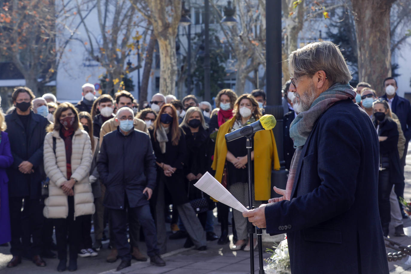 La sociedad valenciana ha rendido homenaje al profesor Manuel Broseta, asesinado por ETA hace 30 años. 