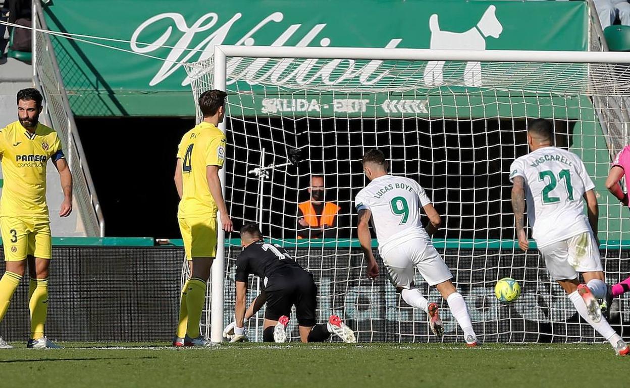 Boyé anota gol ante el Villarreal. 