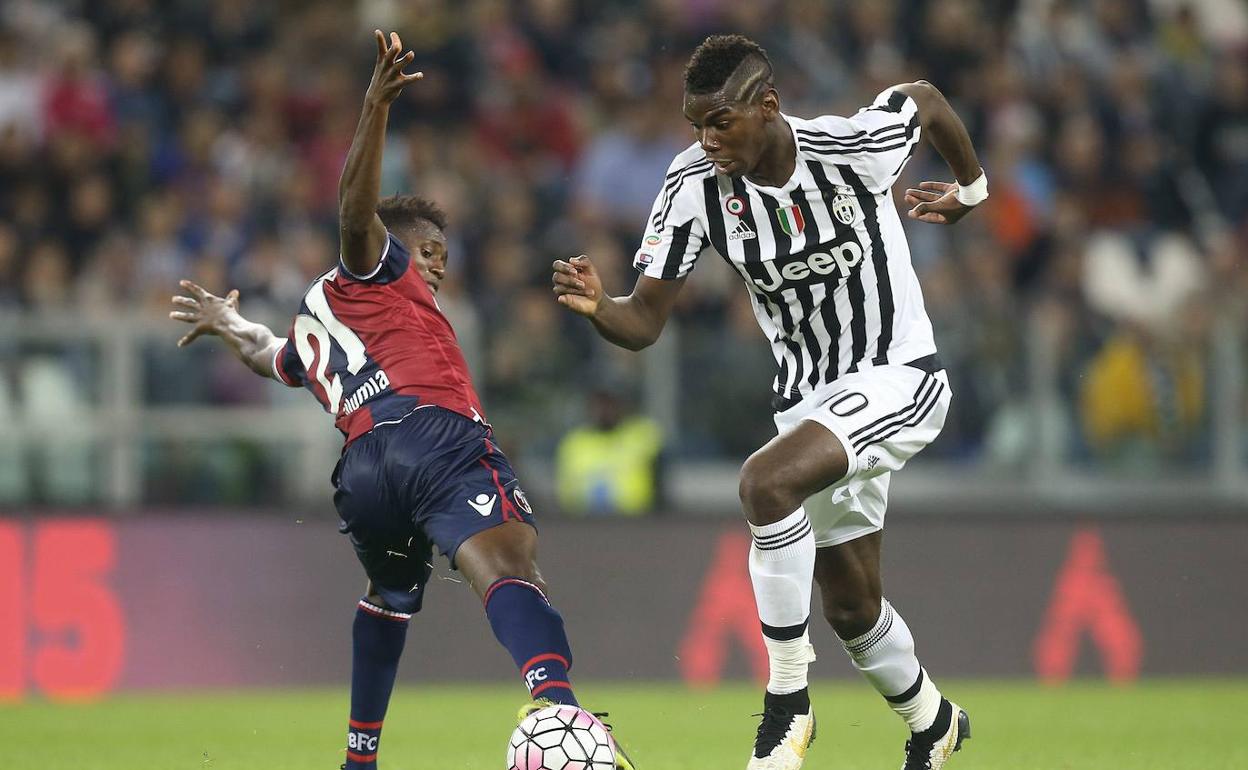 Diawara intenta impedir el paso a Pogba en un duelo entre el Bolonia y la Juventus en 2016.