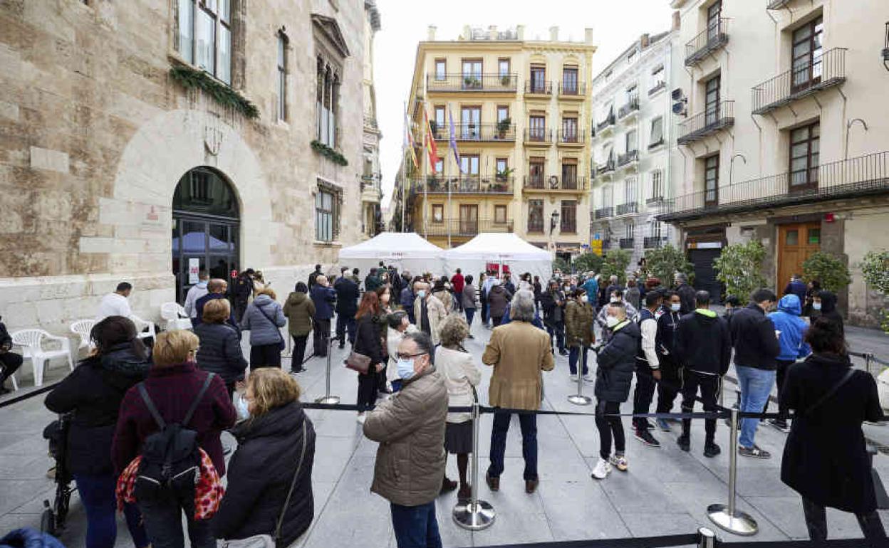 Vacunación sin cita en la plaza Manises de Valencia.