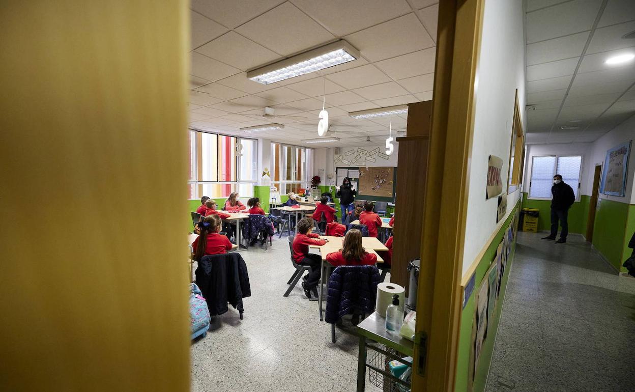 Alumnos de un colegio el lunes pasado, cuando se reanudaron las clases tras la Navidad. 