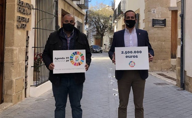 El concejal de Turismo y el alcalde de Benissa, esta mañana. 