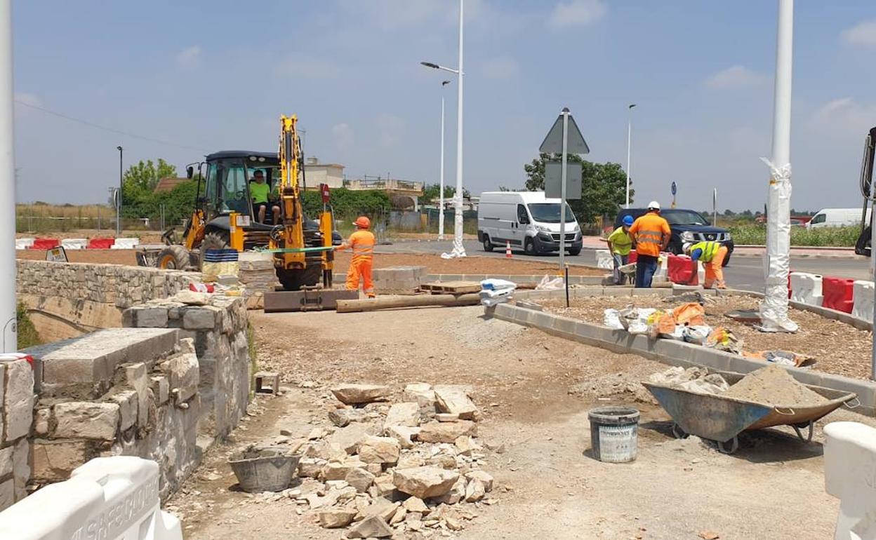 Trabajadores en el término de Riba-roja. 