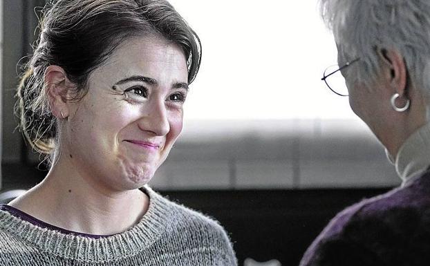 María Cerezuela junto a Blanca Portillo en una escena de 'Maixabel', la última película de Icíar Bollaín.