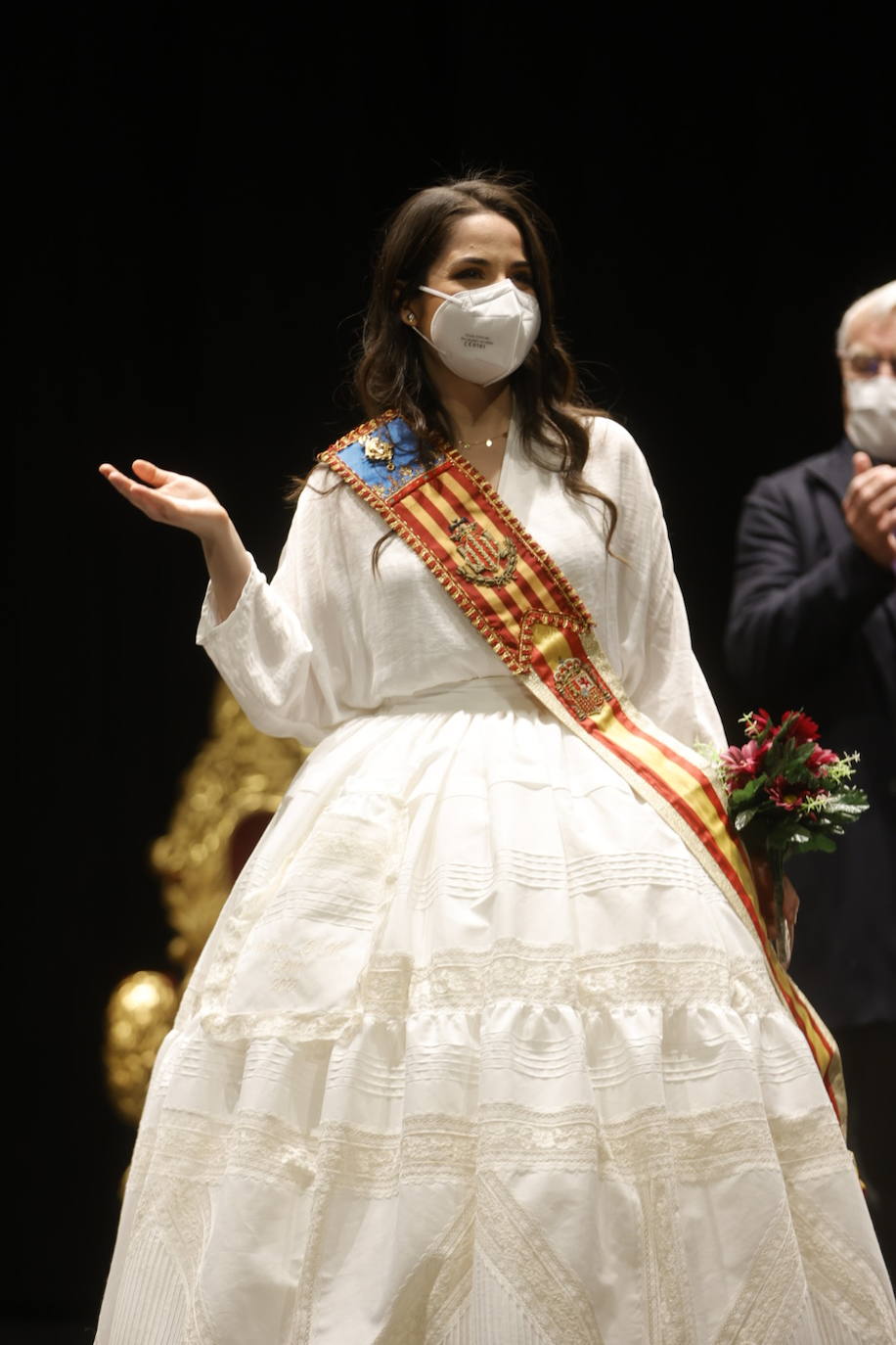 Las Fallas se acercan y los preparativos para la celebración de los actos falleros cobran protagonismo. La exaltación de las falleras mayores de Valencia, previstas para la noche del 22 y la tarde del 23 de enero, es el primer acto con gran presencia de público del año. Este martes ha sido el ensayo de la ceremonia. 