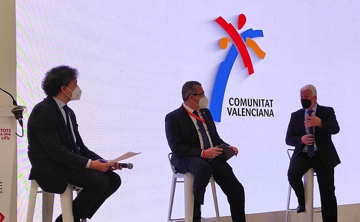 Colomer, Pérez y Llinares durante el acto celebrado en Fitur