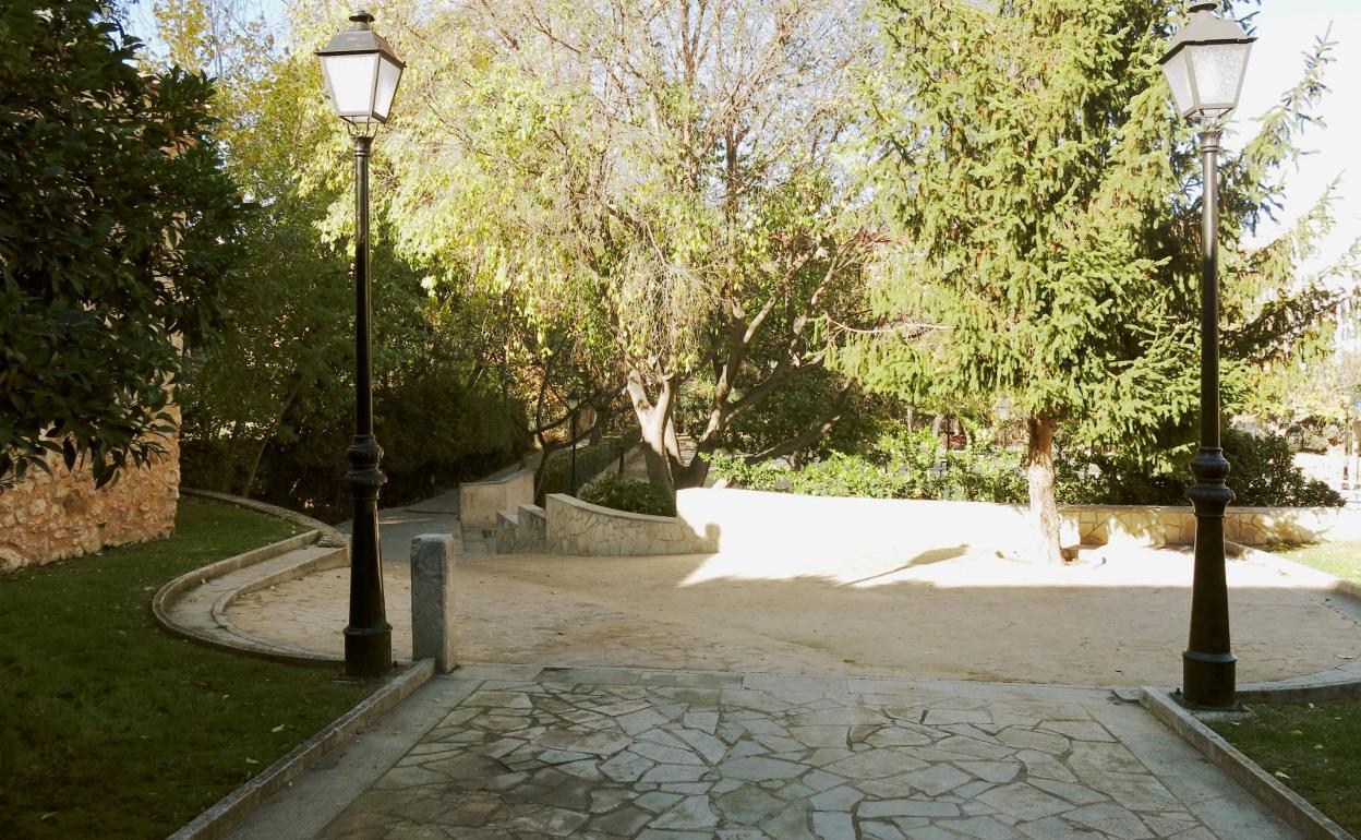 Acceso al parque del Batà desde la Casa Consistorial. 