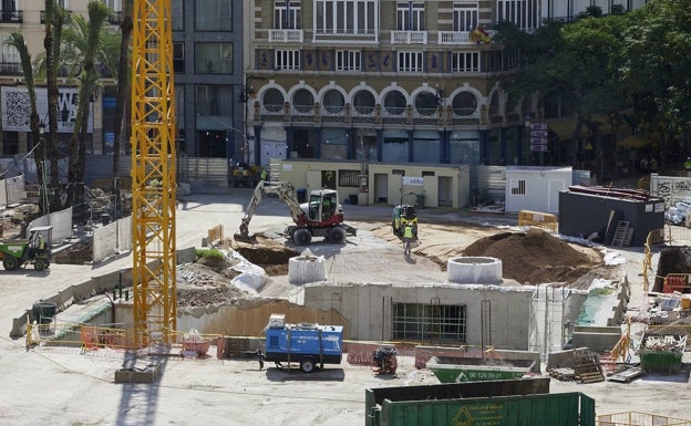 Las obras de la plaza de la Reina durarán tres meses más de lo previsto