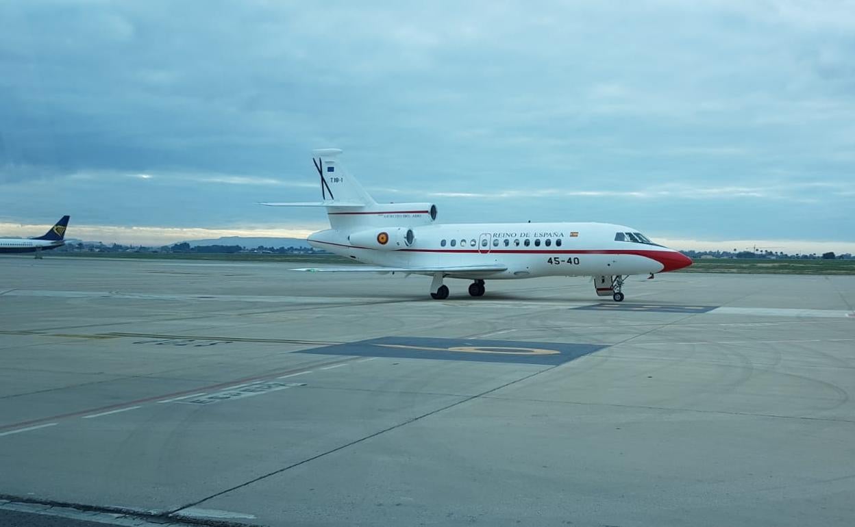 Imagen esta mañana del Falcon nada más tomar tierra en el aeropuerto alicantino. 