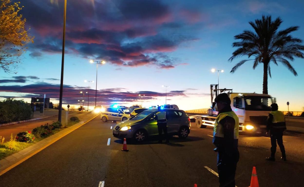 Control de la Policía Local en Valencia. 