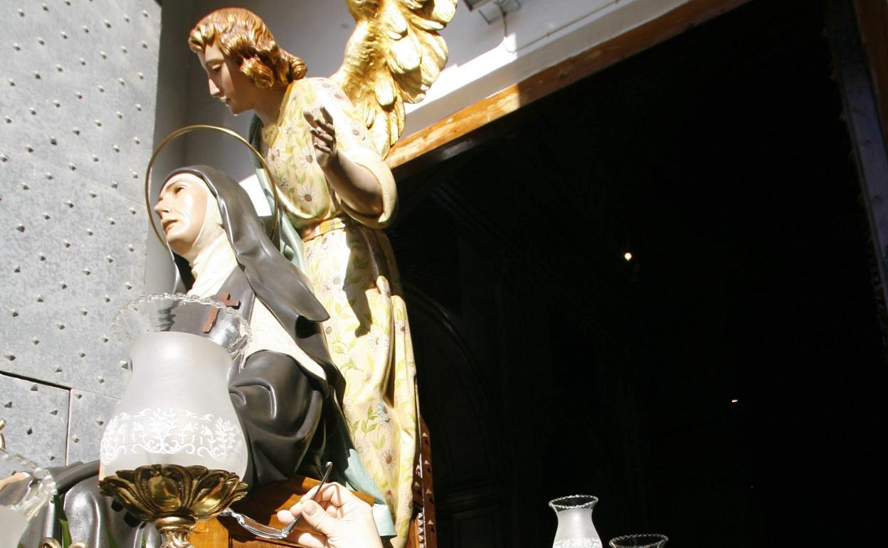 Salida de la Beata Inés en procesión en años anteriores. 