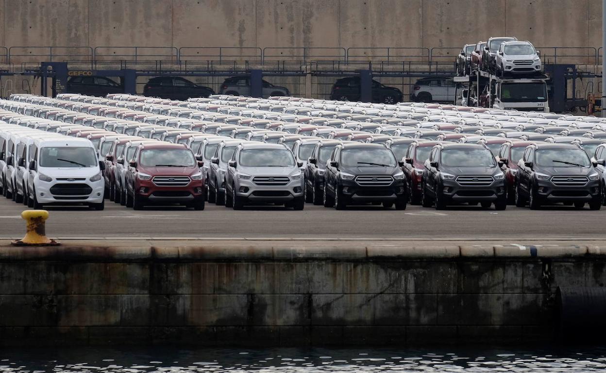 Automóviles de Ford en el puerto de Valencia. 