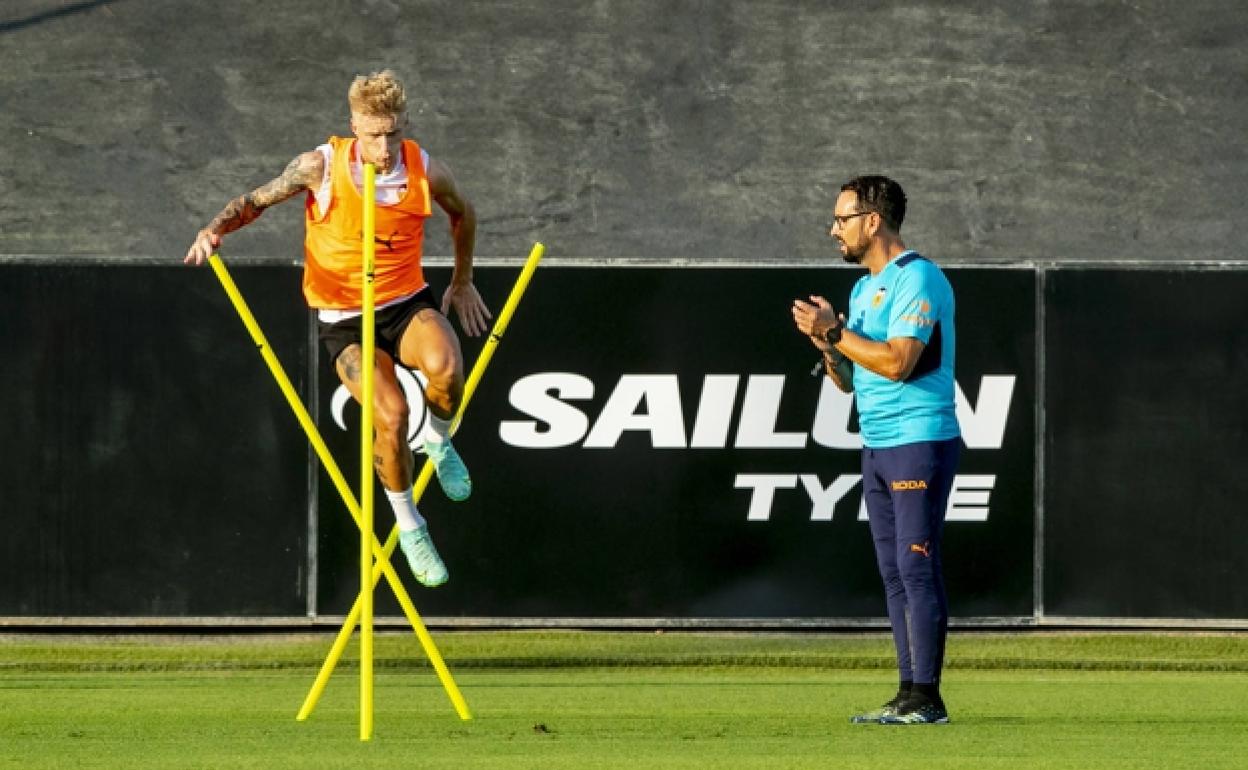 Daniel Wass, en un entrenamiento con José Bordalás, en una imagen de archivo