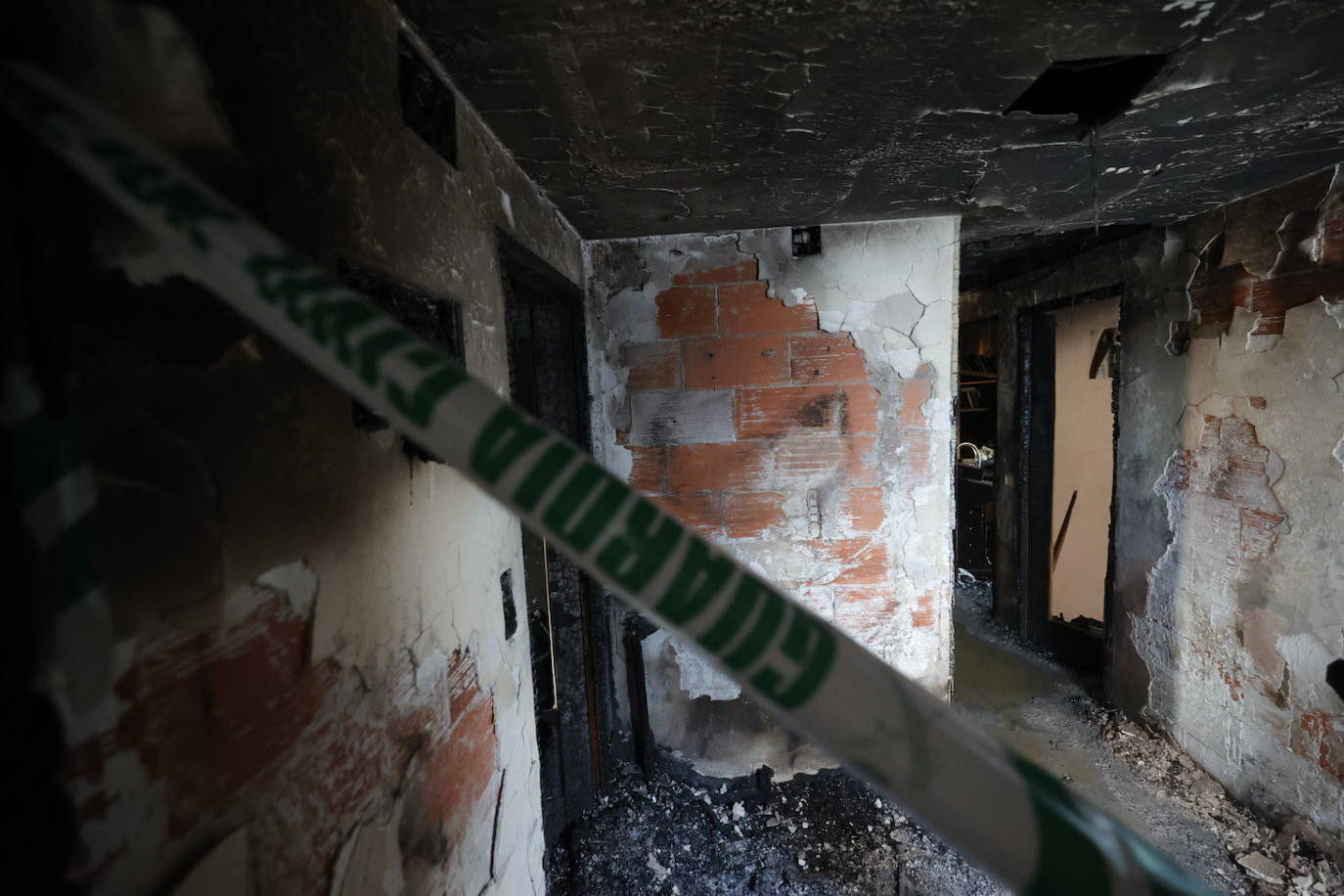 Fotos: Una mujer y su hijo fallecen en un incendio en Moncada