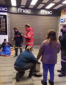 Imagen secundaria 2 - Varios momentos del reparto en Valencia. 