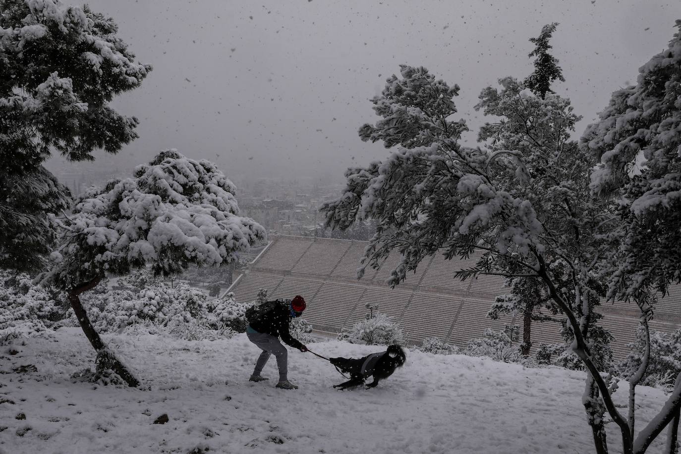 Nieve en Atenas provocada por la borrasca Elpis. 