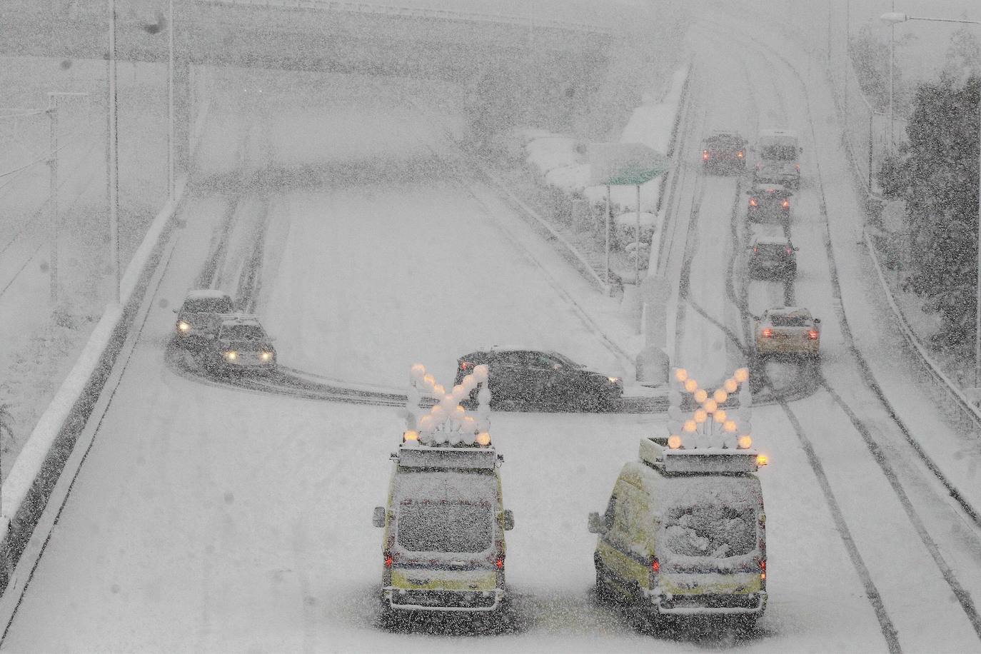 Nieve en Atenas provocada por la borrasca Elpis. 