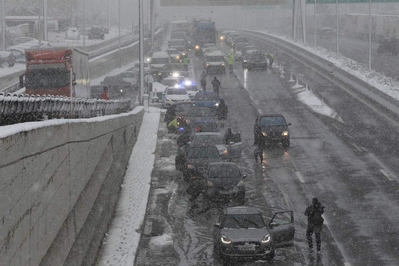 Nieve en Atenas provocada por la borrasca Elpis. 