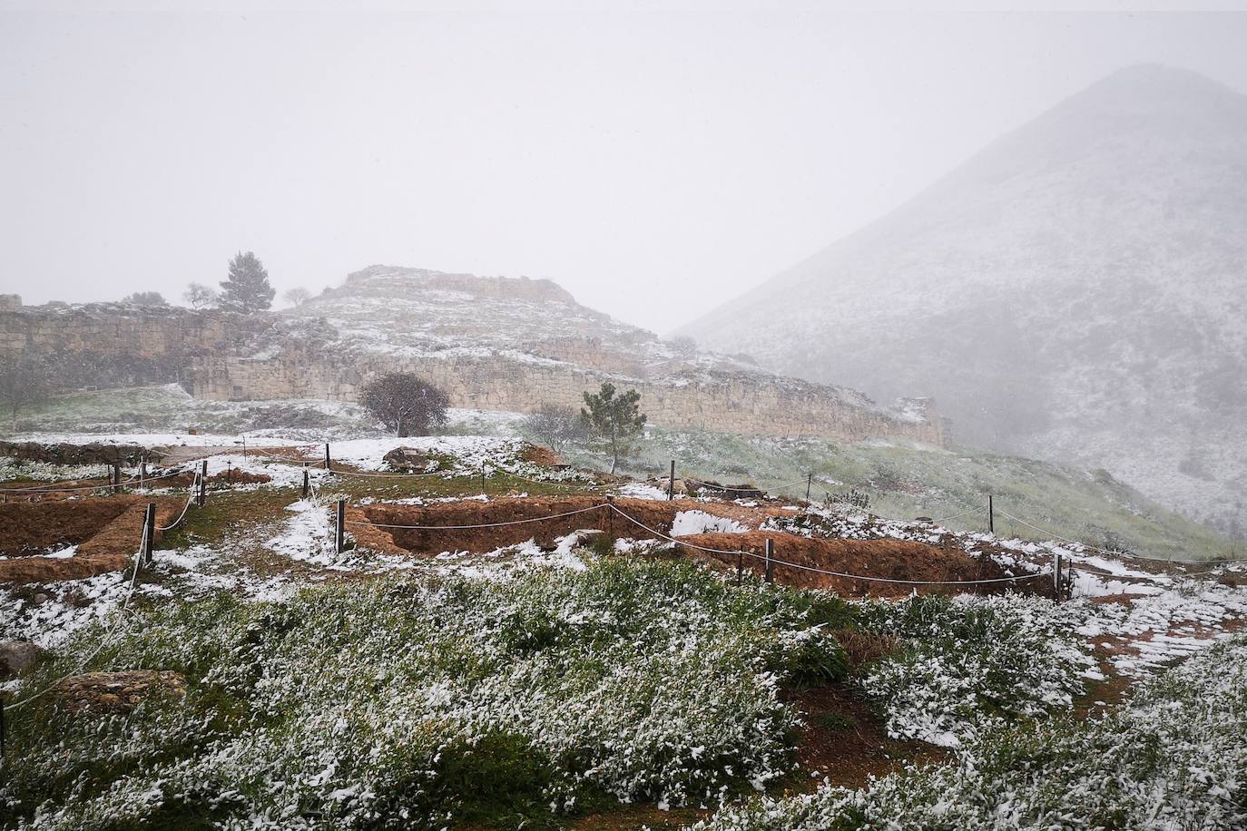 Nieve en Atenas provocada por la borrasca Elpis. 