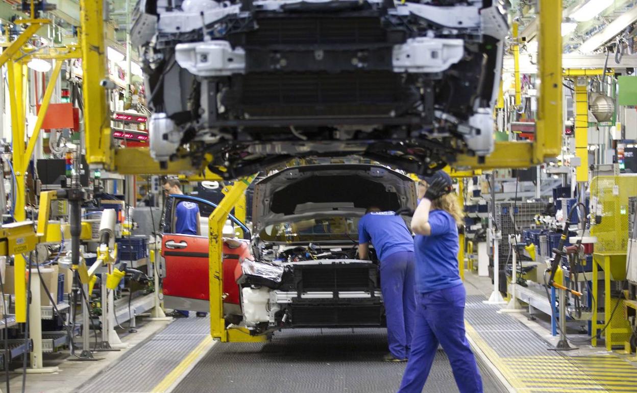 Operarios en la factoría de Ford Almussafes. 