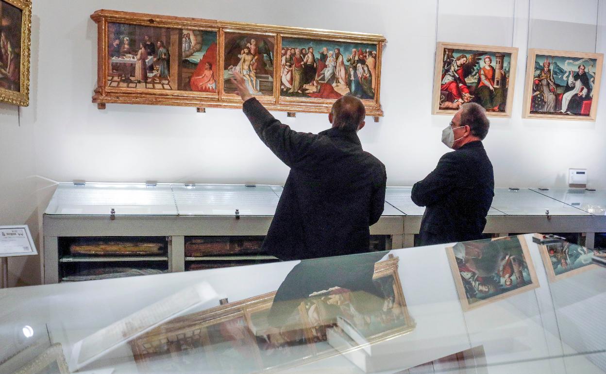 La pintura restaurada 'La Predela de los Lázaros' expuesta en el Museo de la Catedral 