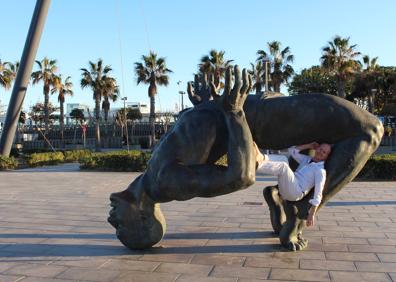 Imagen secundaria 1 - La Marina de Valencia | La Marina dice adiós a su &#039;Gigante de Sal&#039;