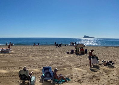 Imagen secundaria 1 - Terrazas llenas en un paseo marítimo lleno de eurofans y turistas