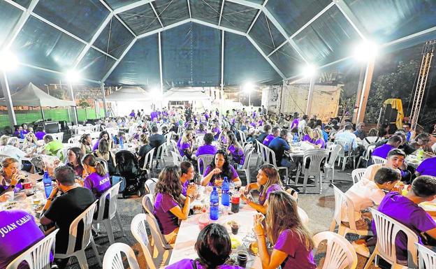 Cena con grupos burbuja, en Barrio Beteró.