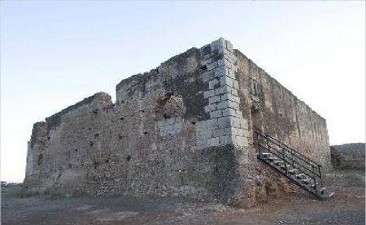 Casa-Castillo del barón de Petrés. 