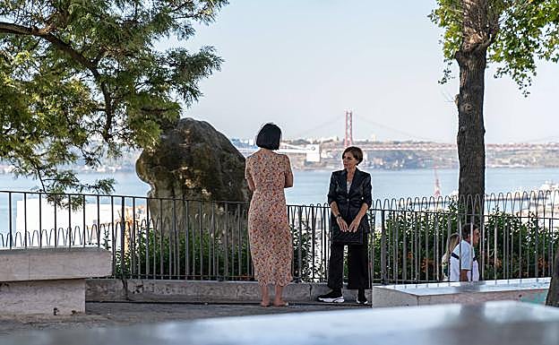 Imagen principal - Fotogramas del capítulo 3 de Sequía. 