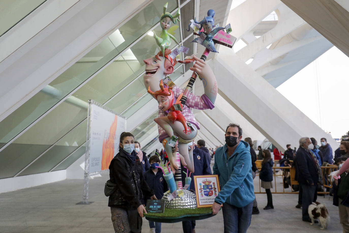 Primeros ninots en llegar a la Exposició del Ninot. 