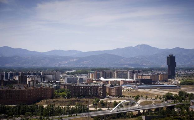 La torre Rosaleda se distingue en altura del resto de edificaciones.