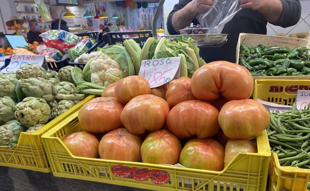 Tomate rosa en la parada de Rojas Clemente